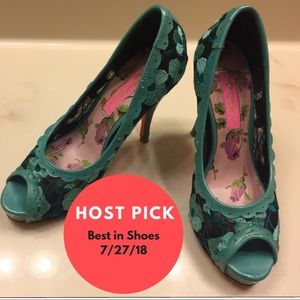 Betsy Johnson Teal heel.